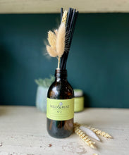 Load image into Gallery viewer, Wild & Rust botanical No.2 Diffuser