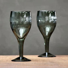 Load image into Gallery viewer, Manilla Wine Glass - Dark Emerald