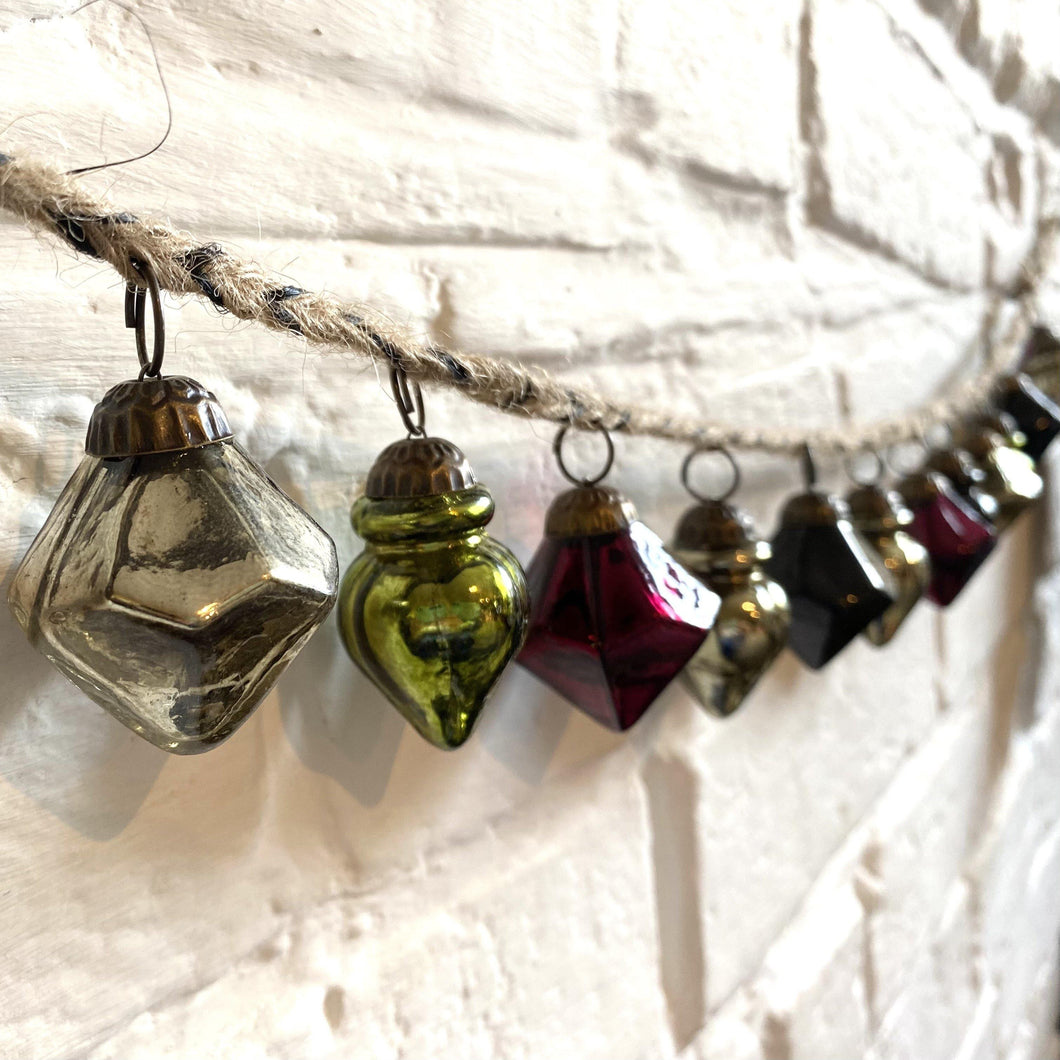 Noel Bauble Garland
